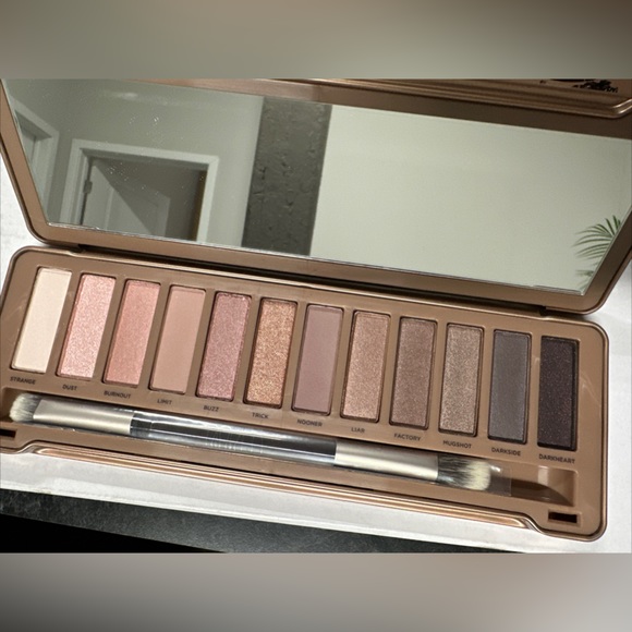 Naked 3 pallet - Picture 2 of 2
